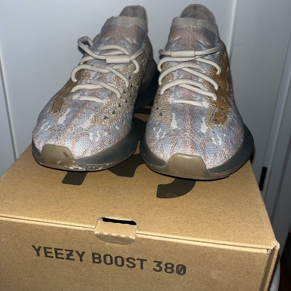 YEEZY BOOST 380 - Picture 2 of 7